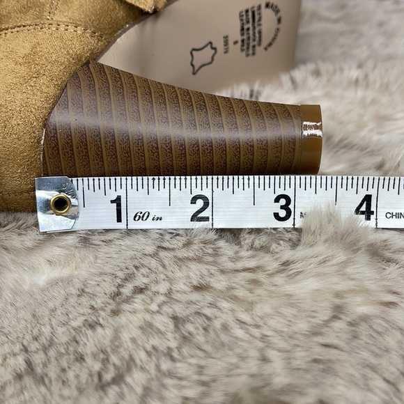 Newport News•Carmel Color•Boots - Picture 9 of 9